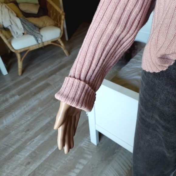 AEO Cropped Crew Neck Knit Sweater - Picture 6 of 13